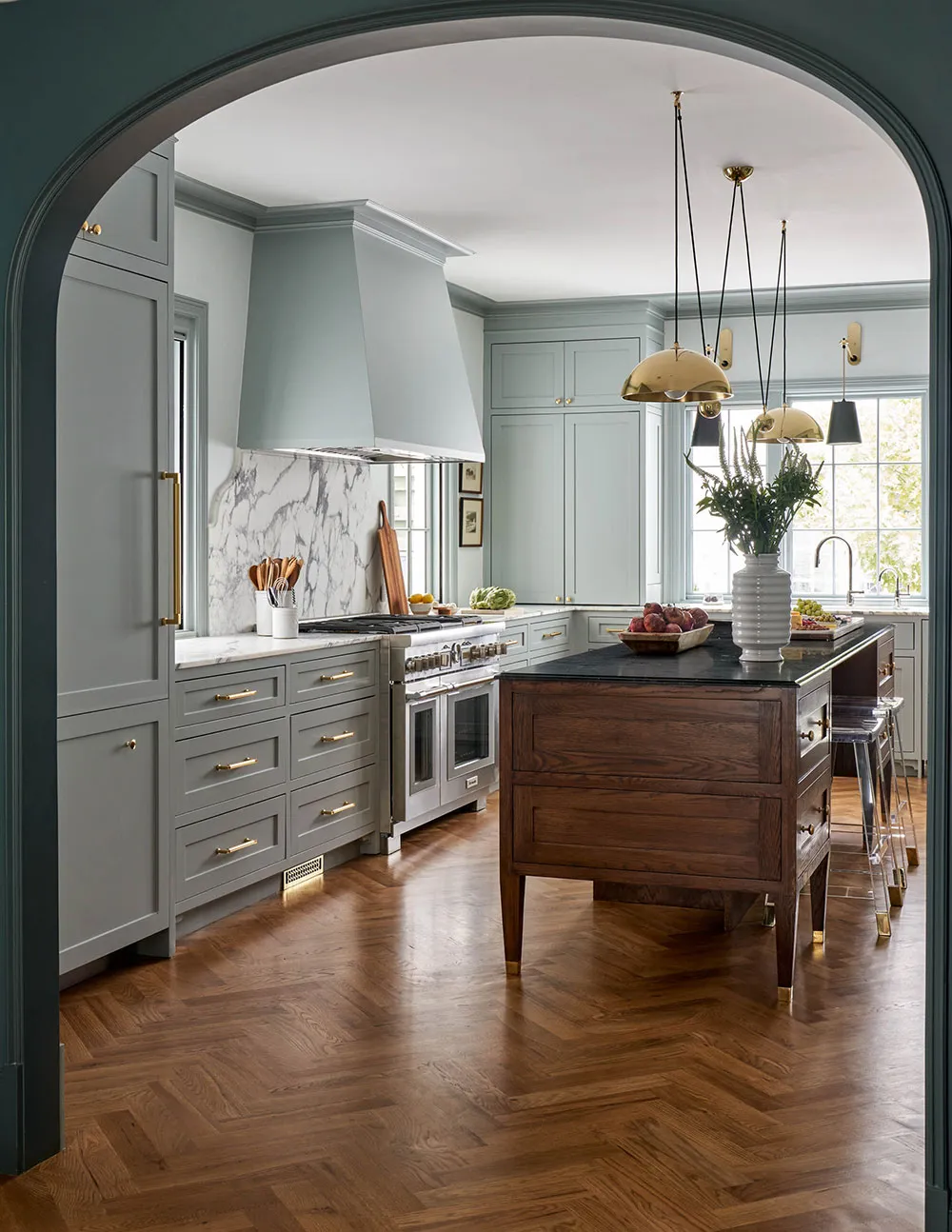 Leichte Pastelltöne und Wandpapiere in der Gestaltung eines schönen Hauses in Texas - Gallery image 7