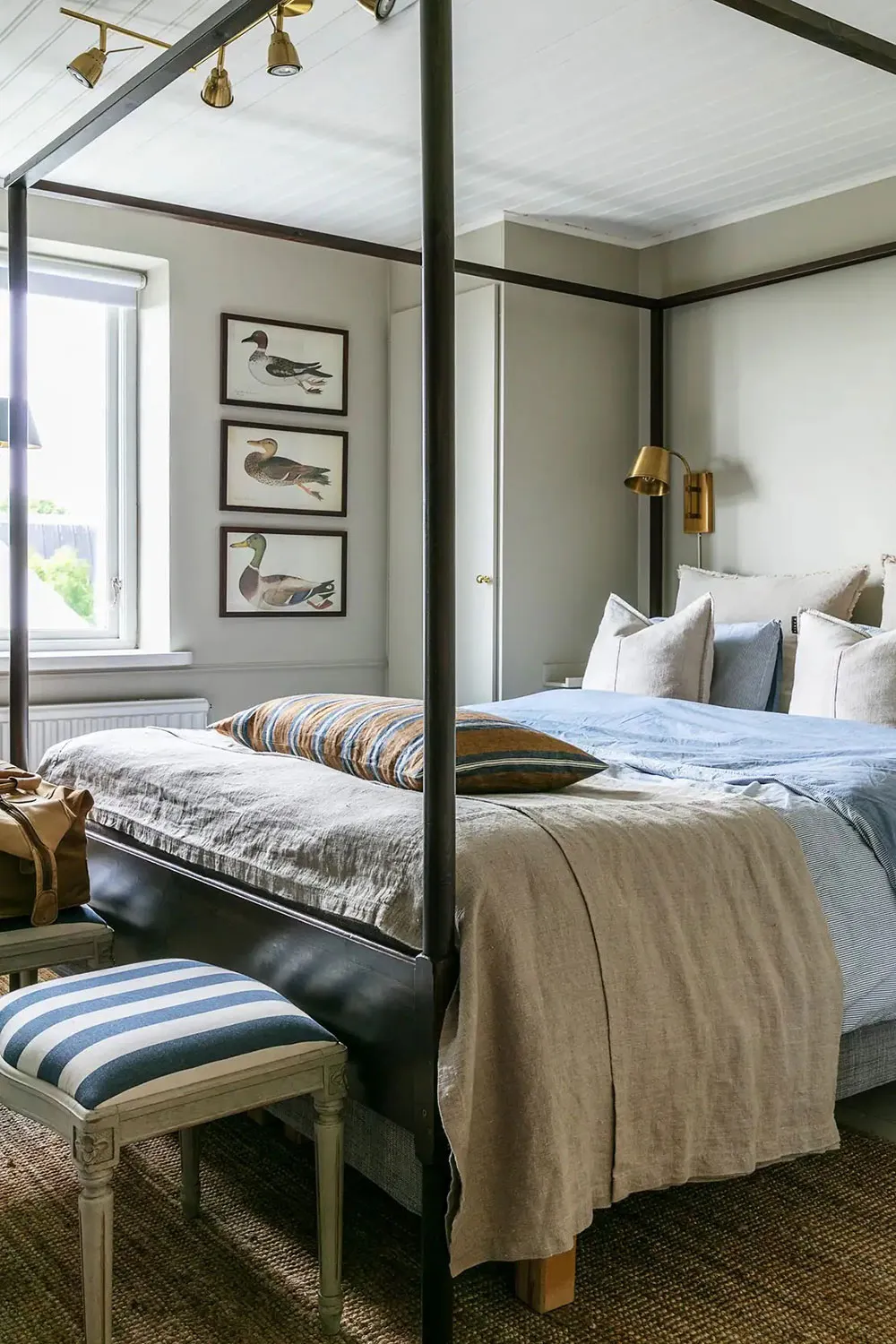 Вінтаж і легкі морські мотиви: затишна дача руками чоловіка в Швеції - Gallery image 12