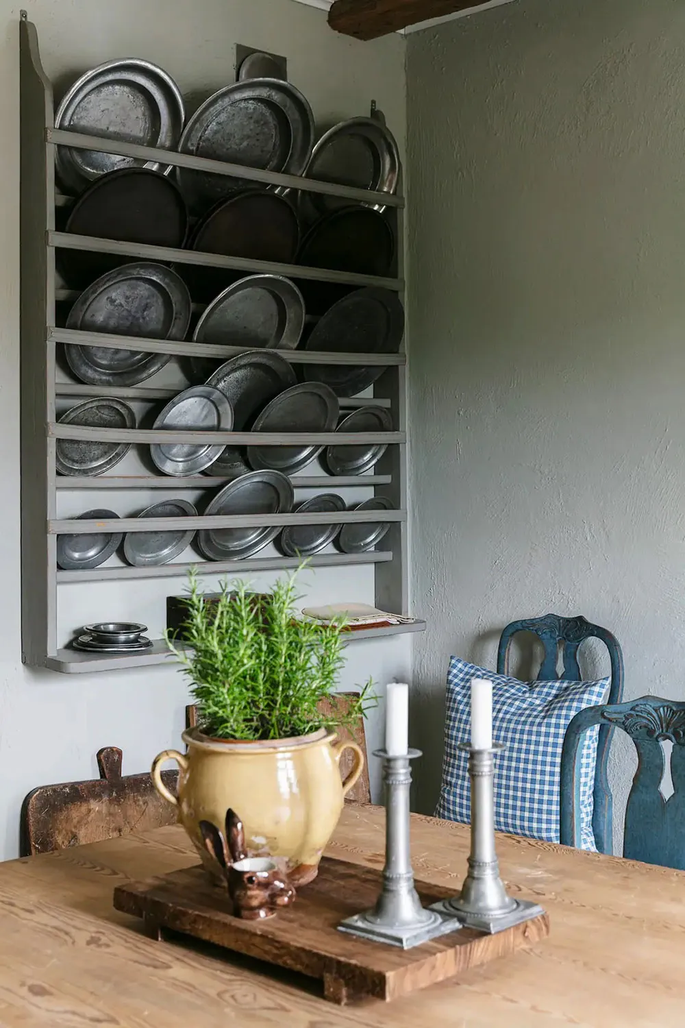 Вінтаж і легкі морські мотиви: затишна дача руками чоловіка в Швеції - Gallery image 6