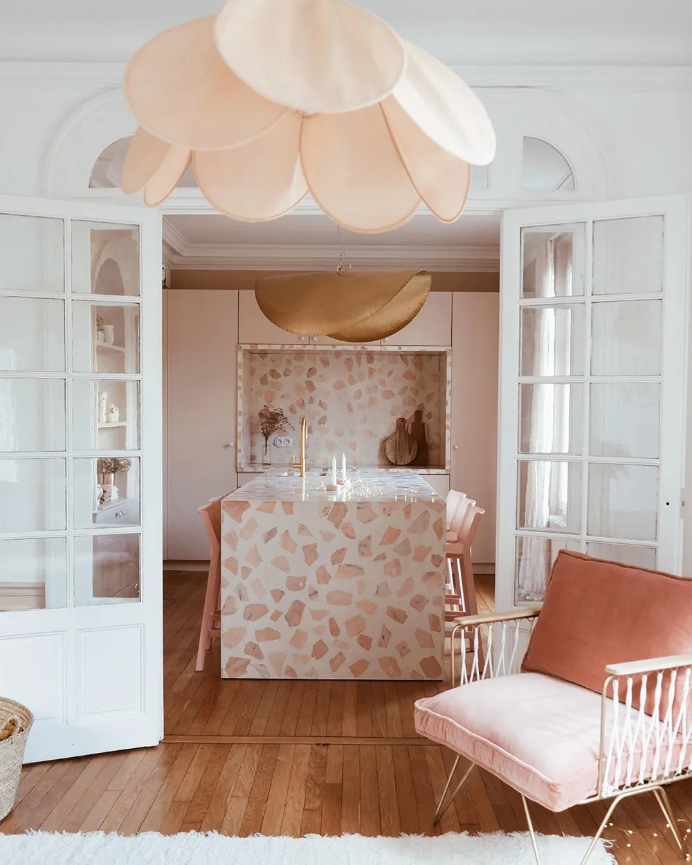 Miłe dziewczęce królestwo: pastelowo-różowy wnętrze w Nancy (Francja) - Gallery image 2