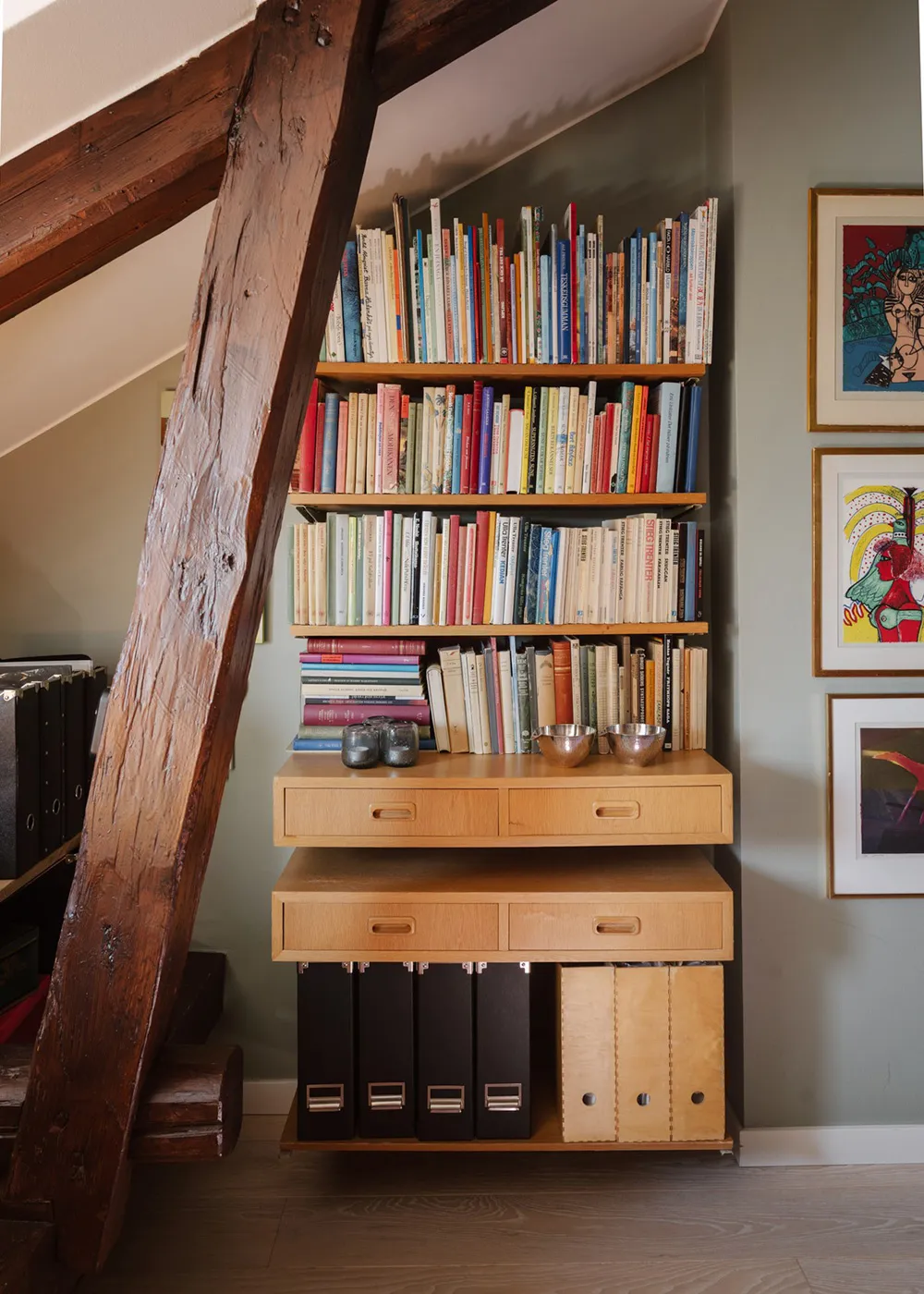 Живая мансарда с ретро-настроением в Стокгольме - Gallery image 26