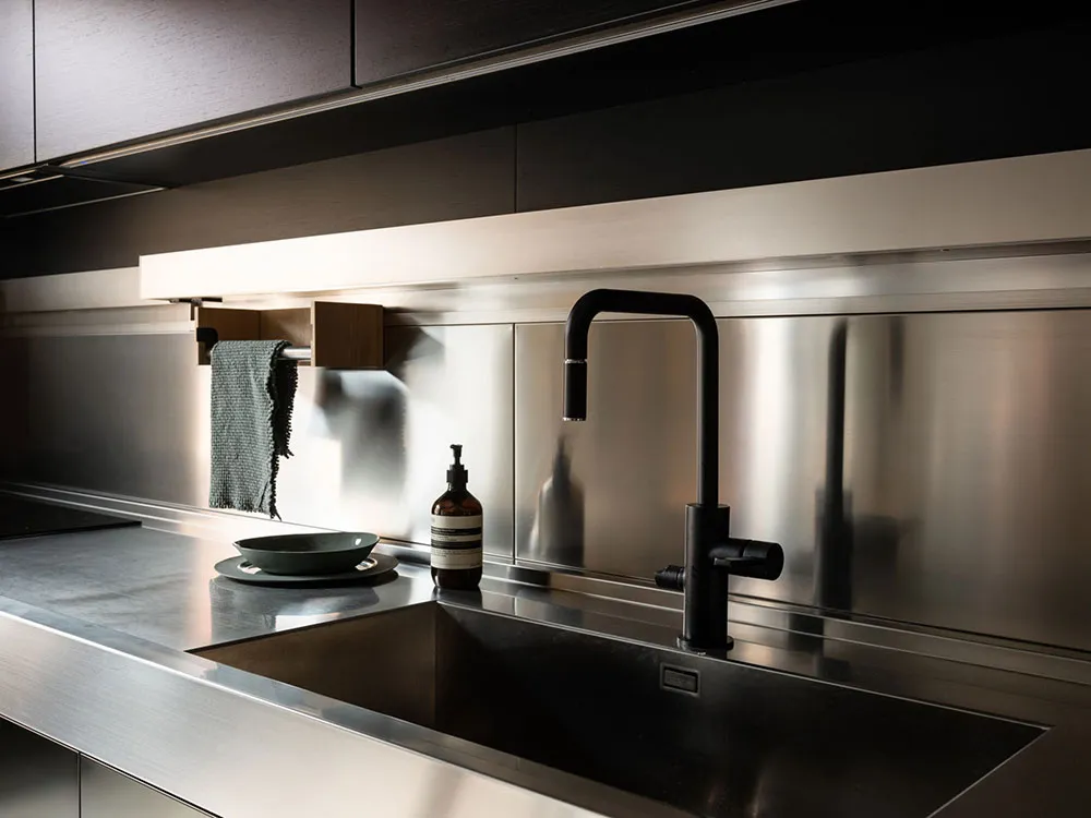 Diseño moderno y elegante de un apartamento de dos plantas en Estocolmo - Gallery image 11