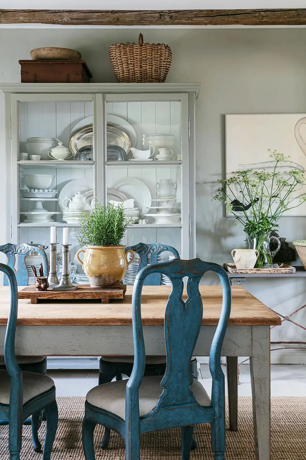 Вінтаж і легкі морські мотиви: затишна дача руками чоловіка в Швеції - Gallery image 7