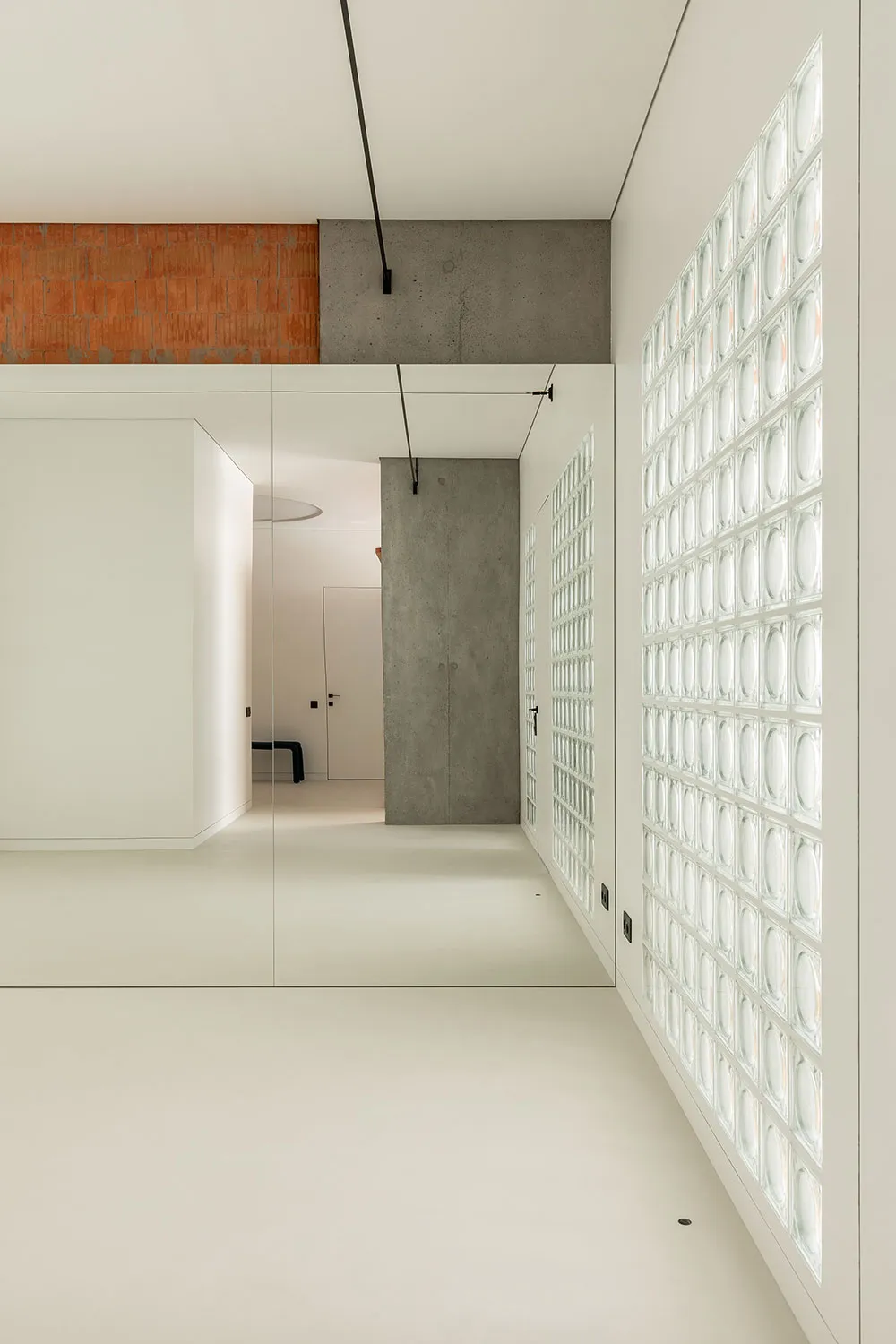 Concrete, Wood and Colorful Accents: Stylish Apartment in Kyiv - Gallery image 27