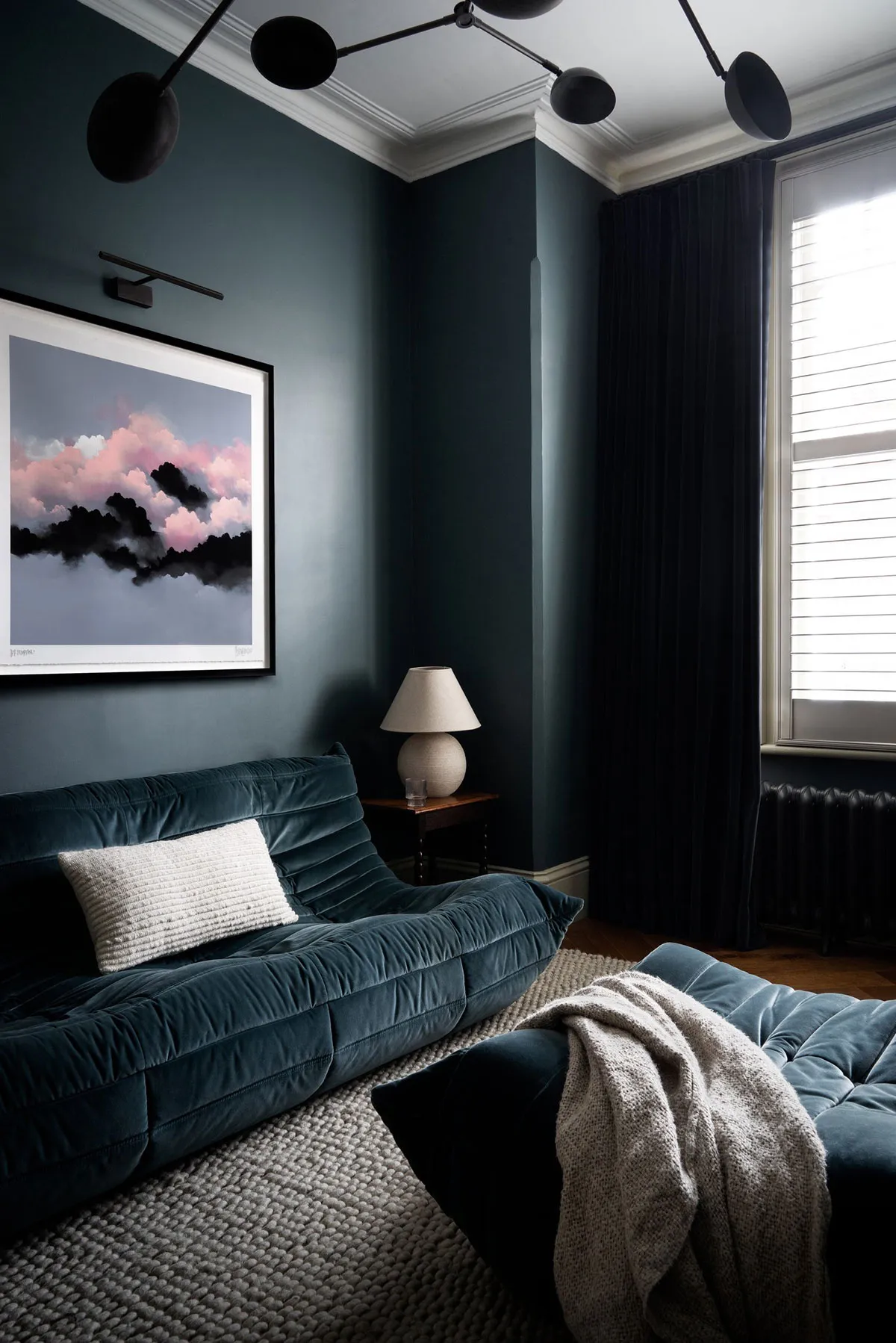 Стильные тёмные оттенки в дизайне квартиры в старом доме в Лондоне - Gallery image 2