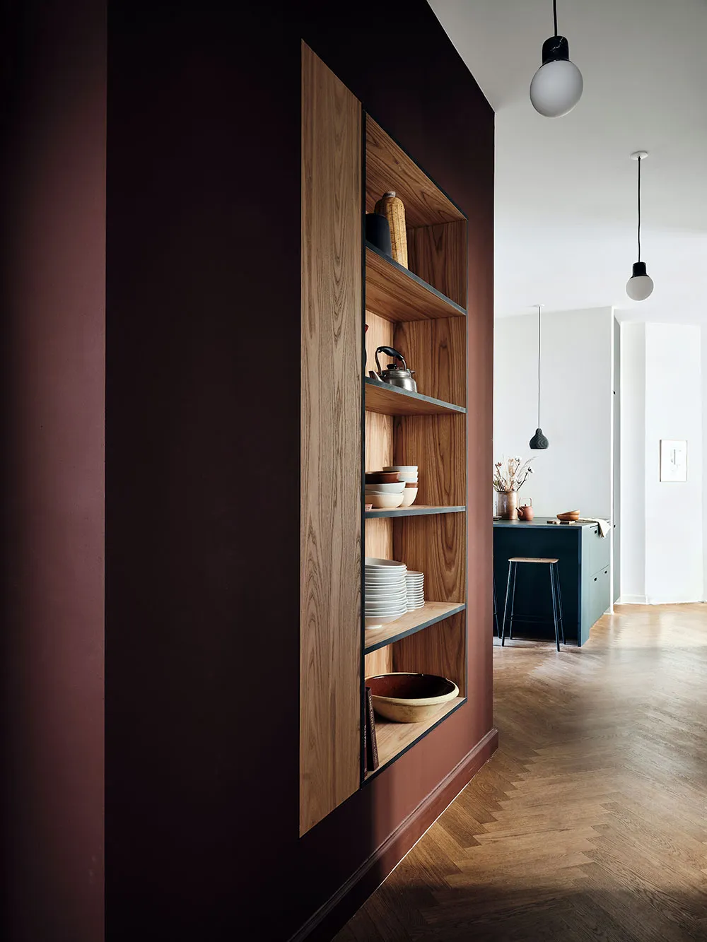 Сміливі відтінки та стильний дизайн квартири в відомому будинку в Копенгагені - Gallery image 6