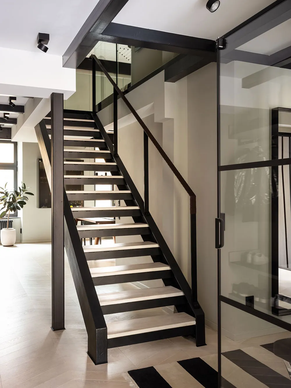 Diseño moderno y elegante de un apartamento de dos plantas en Estocolmo - Gallery image 17