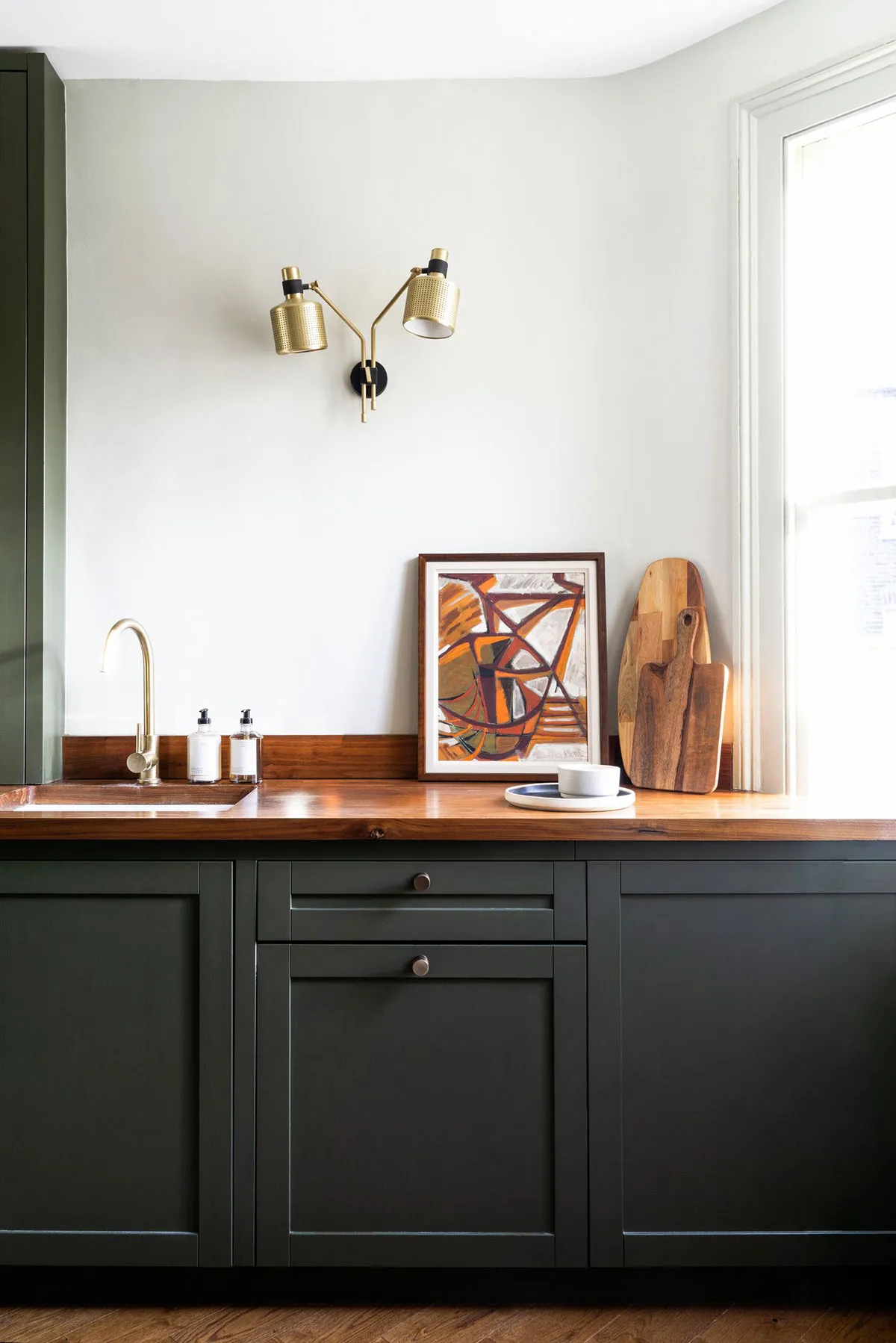 Стильные тёмные оттенки в дизайне квартиры в старом доме в Лондоне - Gallery image 12