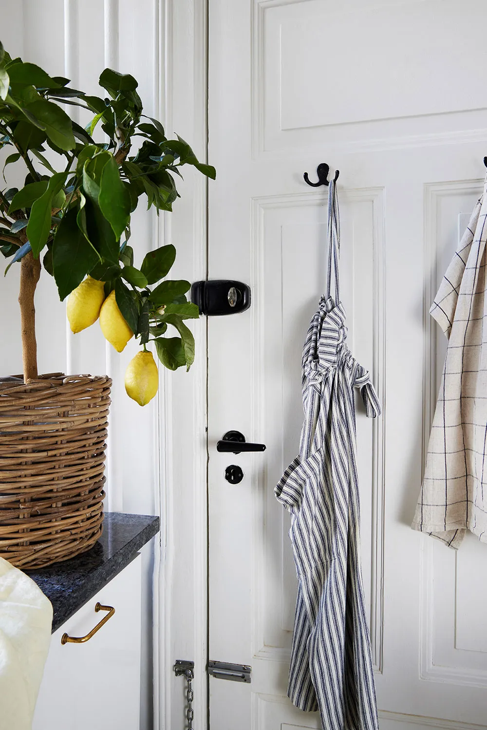 Яркие краски и бу мебель: уютная квартира в Копенгагене - Gallery image 21