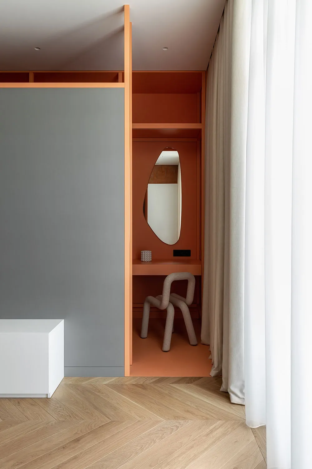 Concrete, Wood and Colorful Accents: Stylish Apartment in Kyiv - Gallery image 22