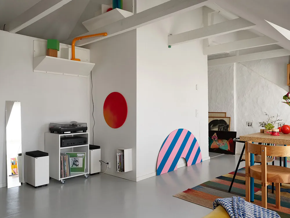 Уютная маленькая мансарда в Стокгольме с красочной мебелью (42 кв. м) - Gallery image 12