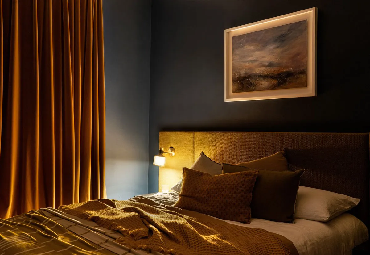 Стильные тёмные оттенки в дизайне квартиры в старом доме в Лондоне - Gallery image 14