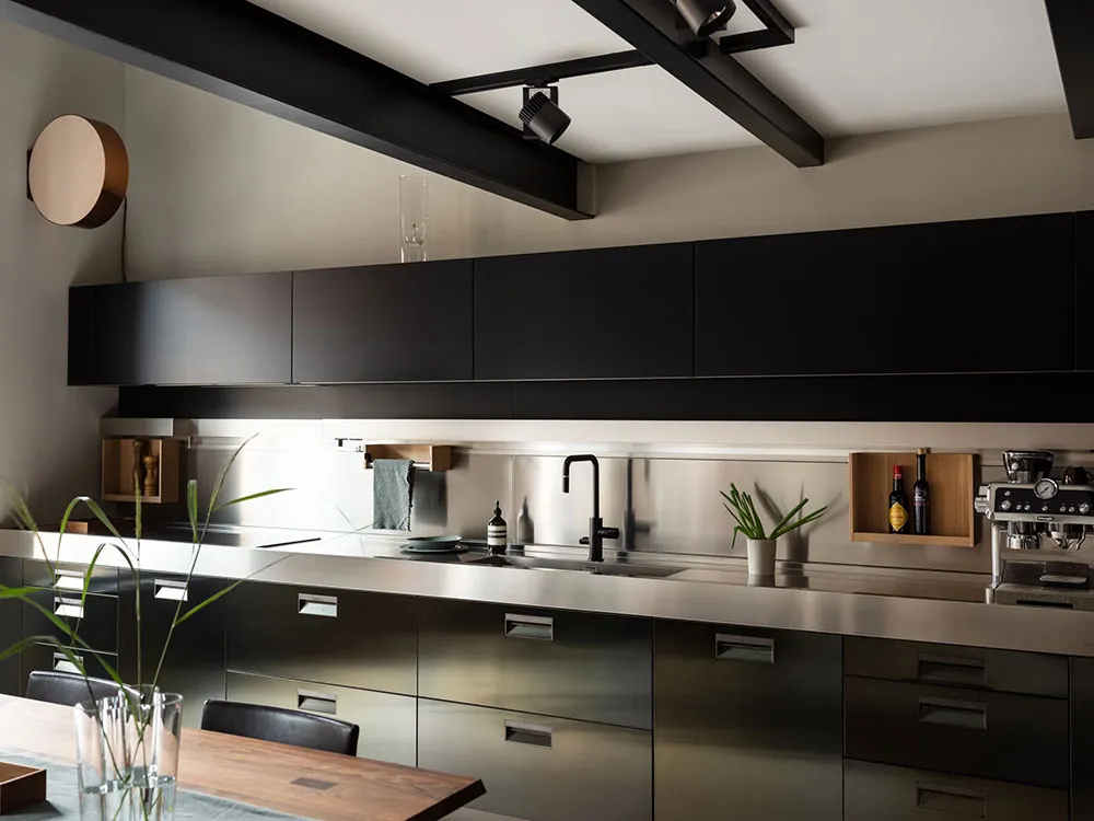 Diseño moderno y elegante de un apartamento de dos plantas en Estocolmo - Gallery image 10