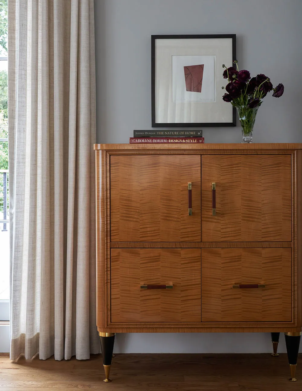 Leichte Pastelltöne und Wandpapiere in der Gestaltung eines schönen Hauses in Texas - Gallery image 11