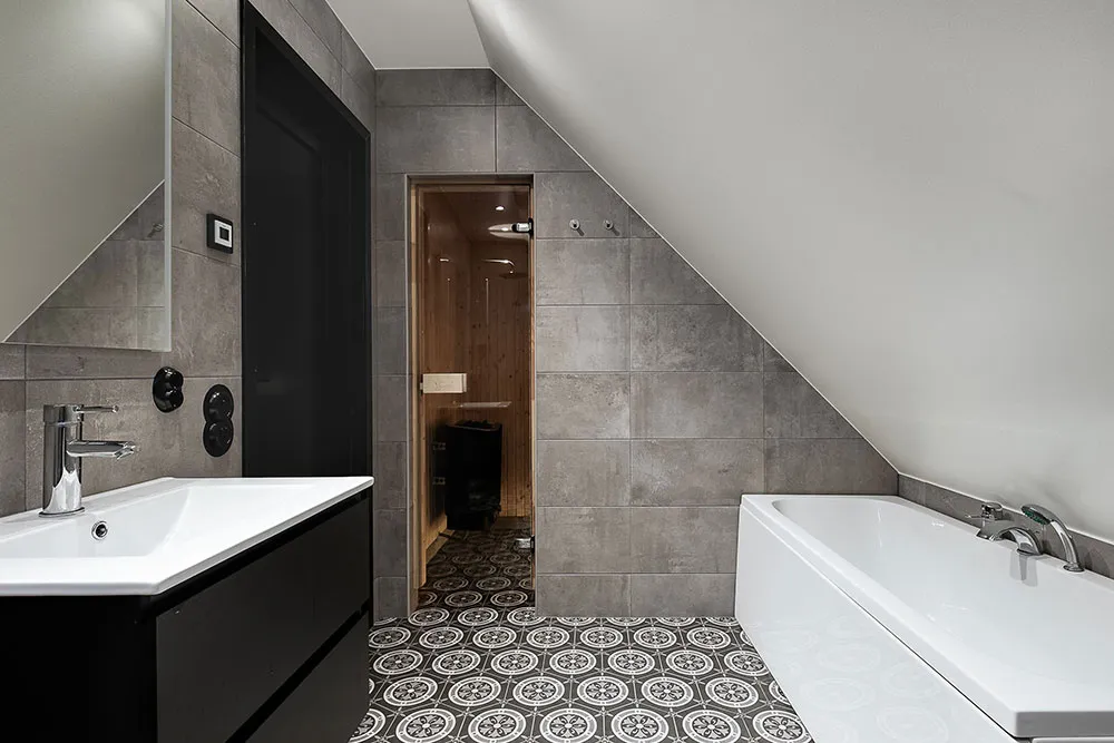 Cottage noir avec intérieur industriel - Gallery image 23