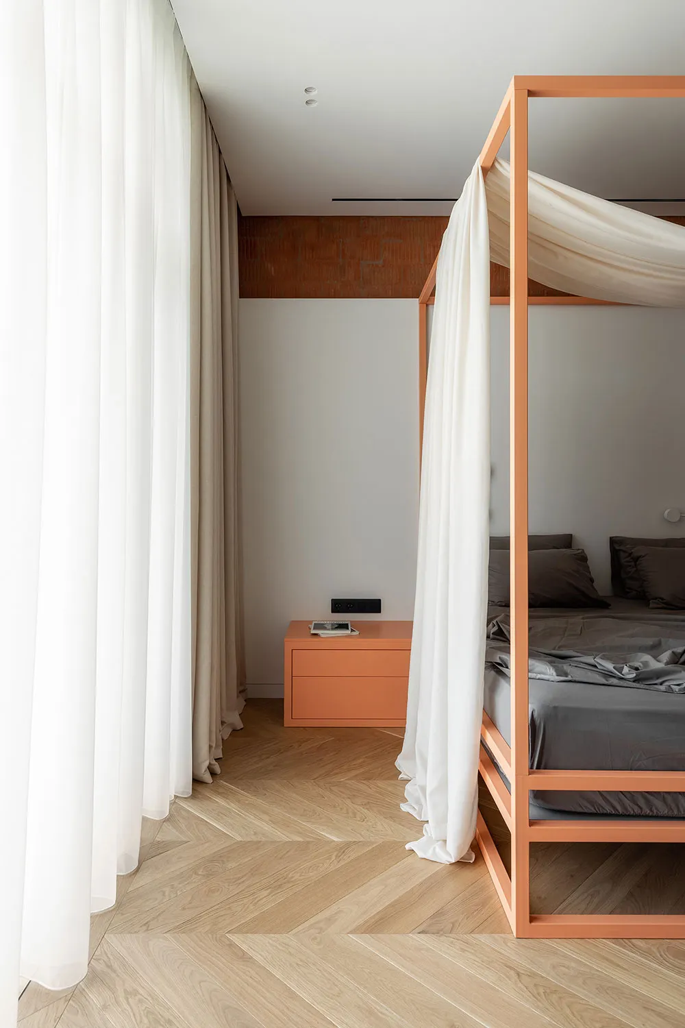 Concrete, Wood and Colorful Accents: Stylish Apartment in Kyiv - Gallery image 14