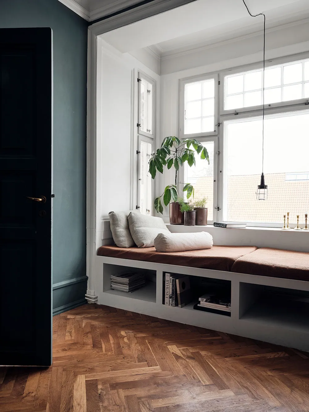 Сміливі відтінки та стильний дизайн квартири в відомому будинку в Копенгагені - Gallery image 8