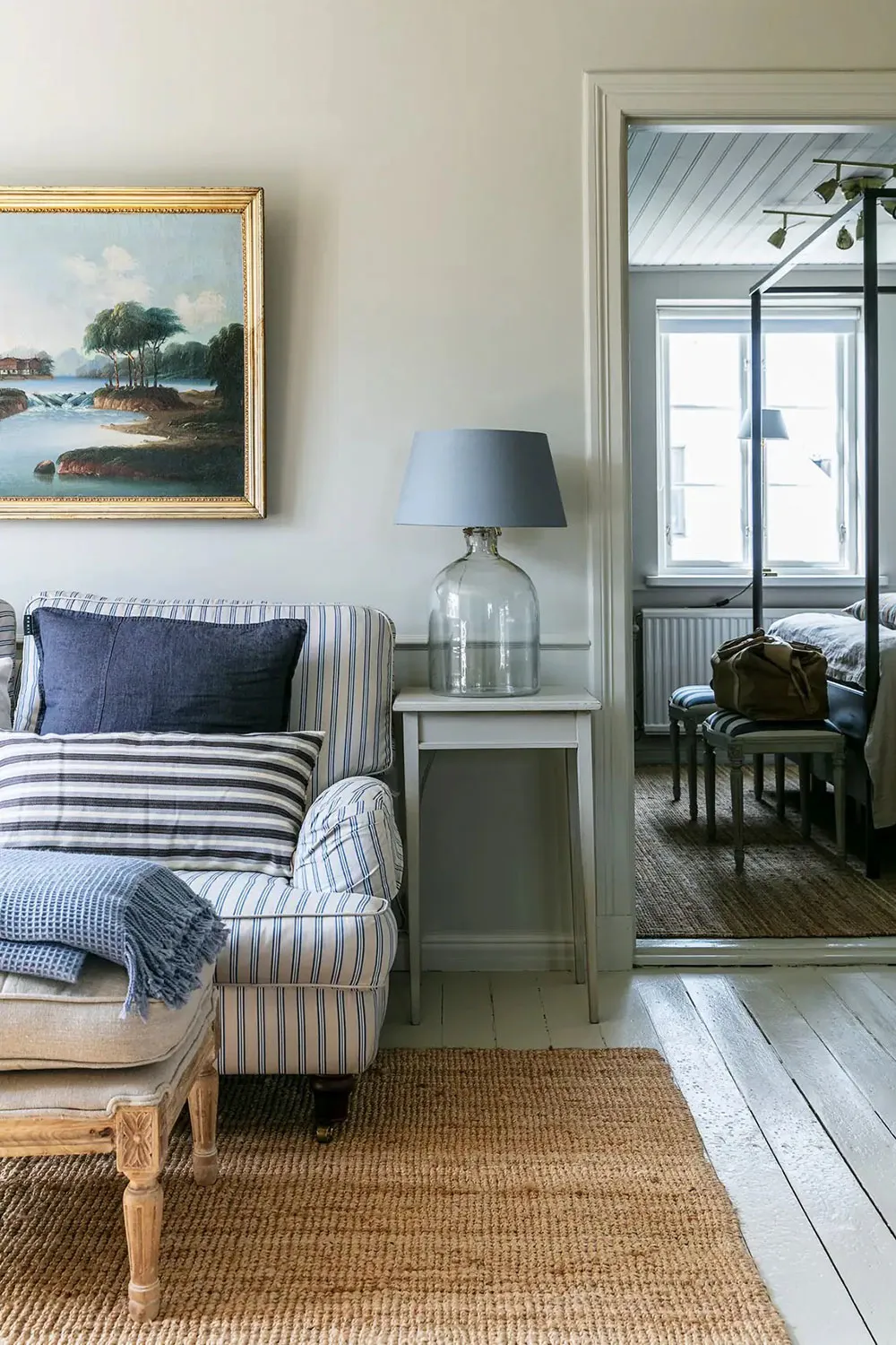 Вінтаж і легкі морські мотиви: затишна дача руками чоловіка в Швеції - Gallery image 9