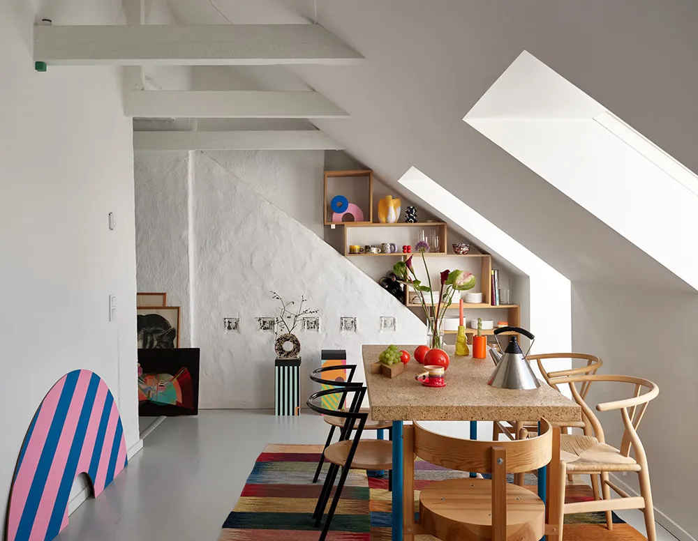 Уютная маленькая мансарда в Стокгольме с красочной мебелью (42 кв. м) - Gallery image 3