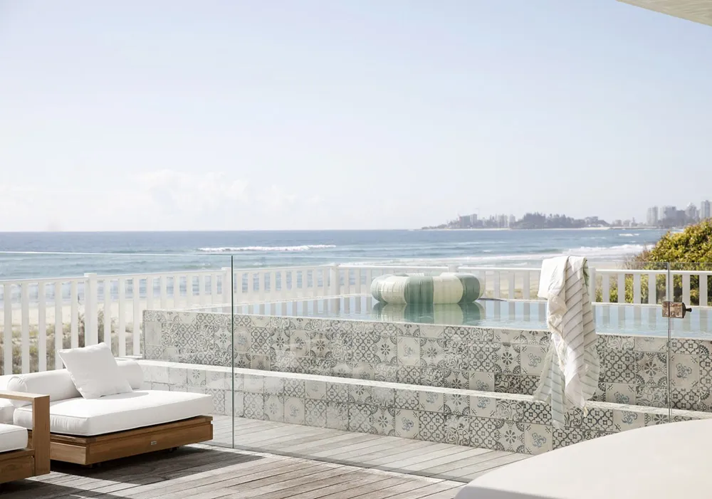 Beautiful white interior with ocean view in Australia - Gallery image 16