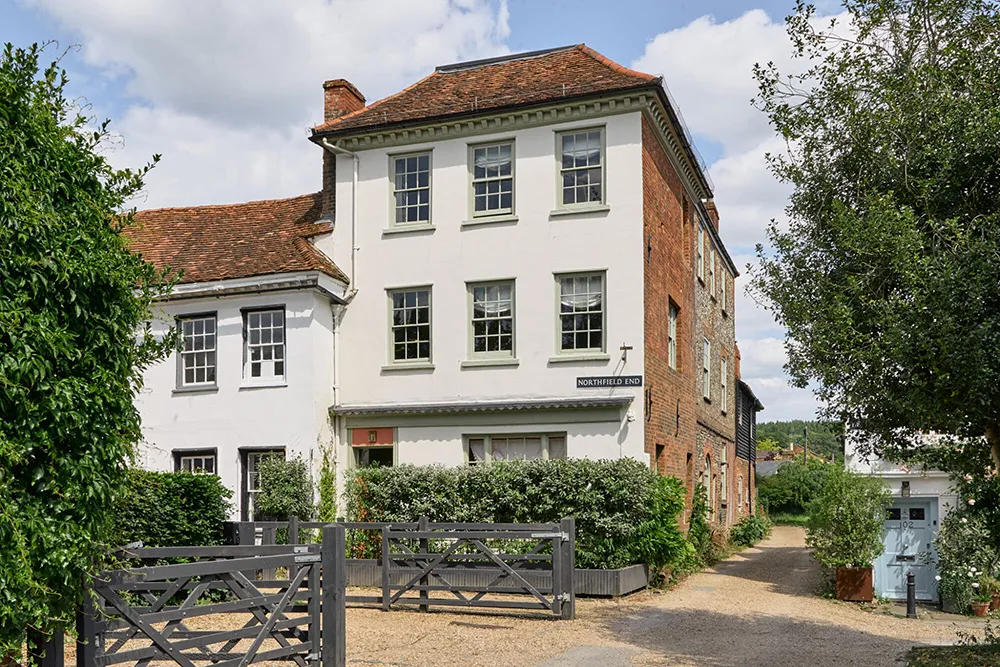 Царство принтів і орнаментів у дизайні яскравого георгіанського котеджу - Gallery image 1