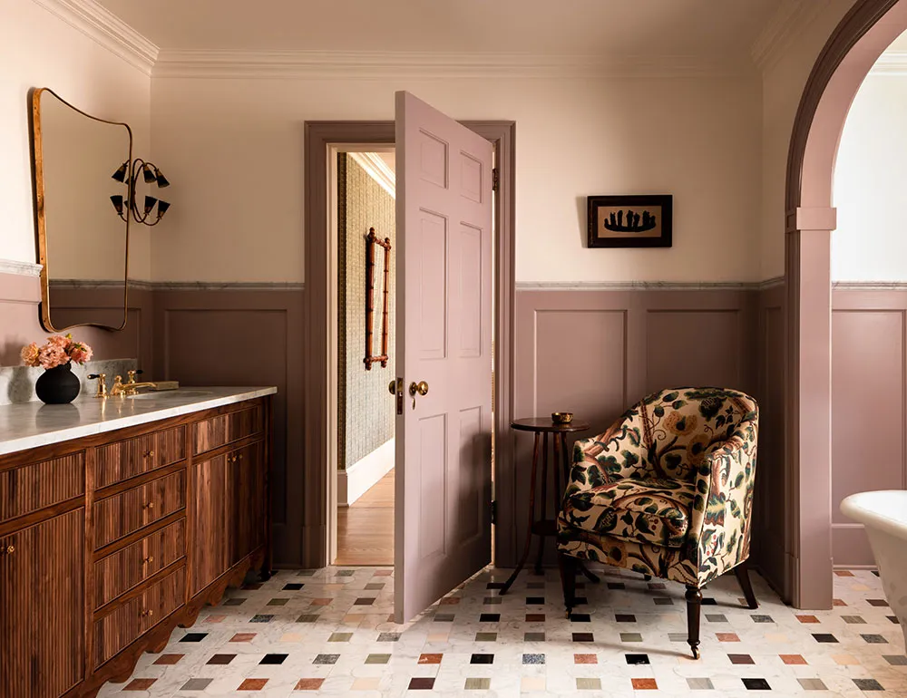 Beautiful Floral Prints and Green Tones in American Home Design - Gallery image 28