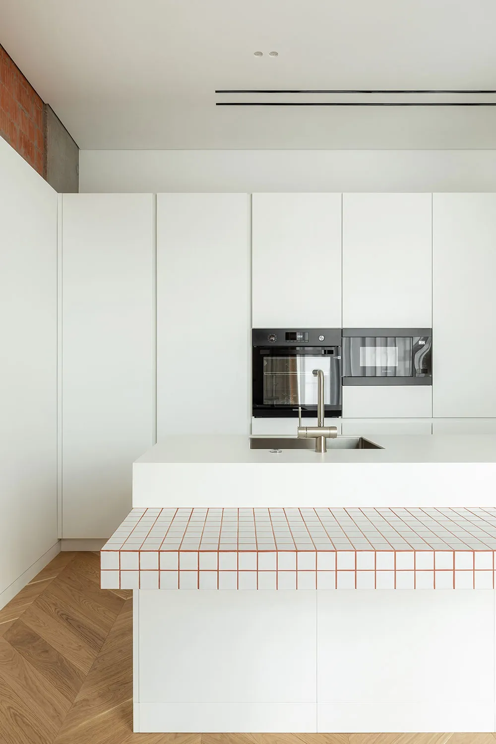 Concrete, Wood and Colorful Accents: Stylish Apartment in Kyiv - Gallery image 4