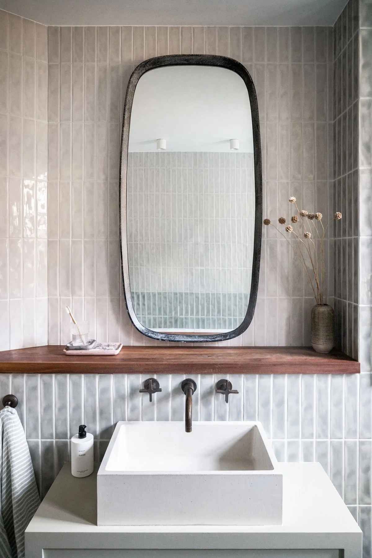 Стильные тёмные оттенки в дизайне квартиры в старом доме в Лондоне - Gallery image 5