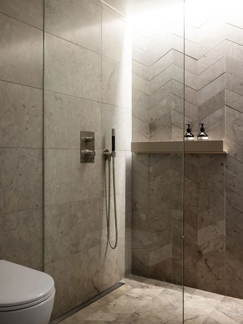 Diseño moderno y elegante de un apartamento de dos plantas en Estocolmo - Gallery image 22