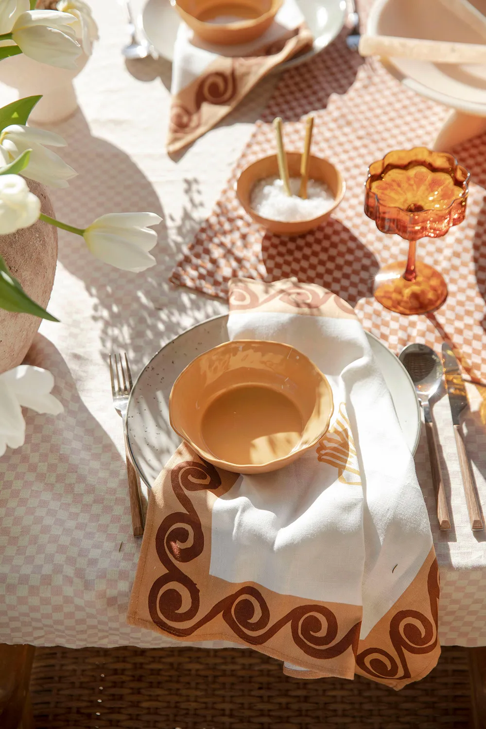 Beautiful white interior with ocean view in Australia - Gallery image 8