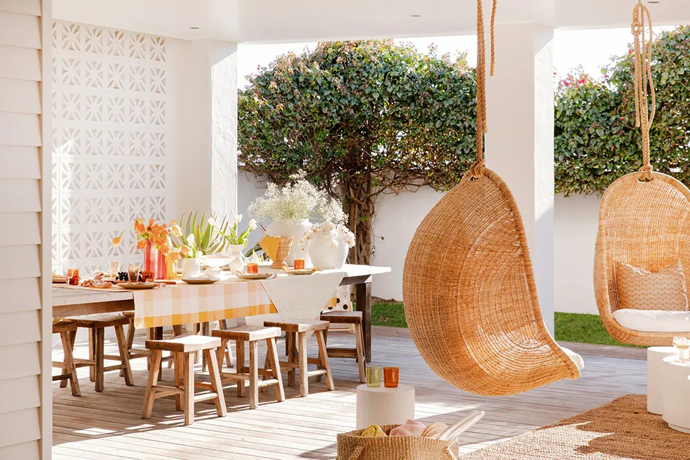 Beautiful white interior with ocean view in Australia - Gallery image 7