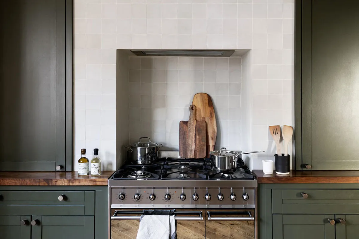 Стильные тёмные оттенки в дизайне квартиры в старом доме в Лондоне - Gallery image 11