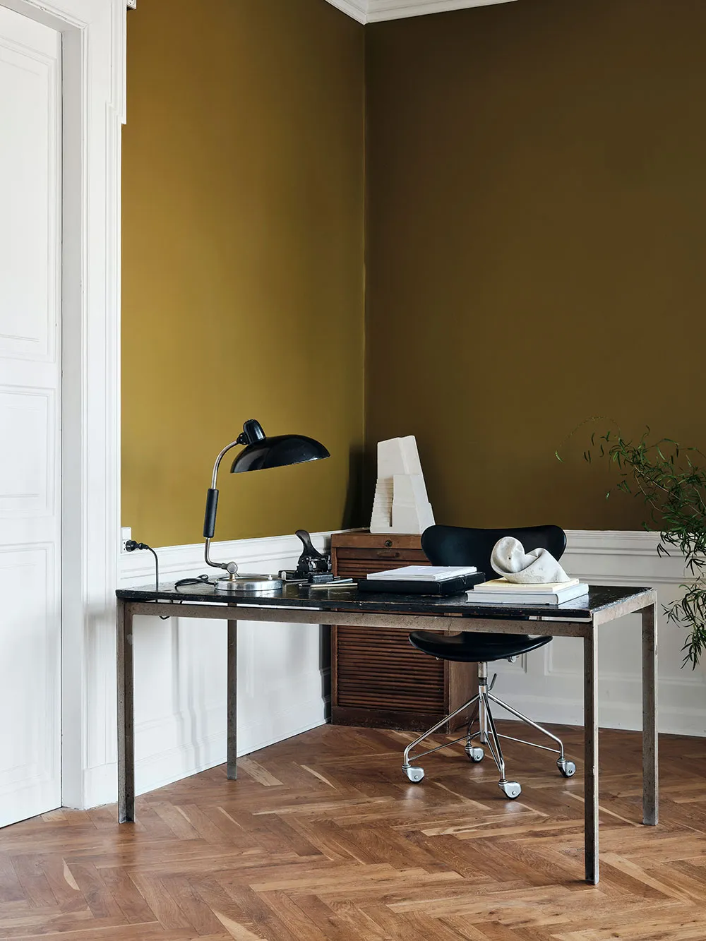 Сміливі відтінки та стильний дизайн квартири в відомому будинку в Копенгагені - Gallery image 9