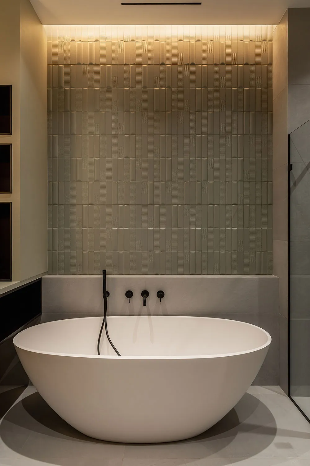 Concrete, Wood and Colorful Accents: Stylish Apartment in Kyiv - Gallery image 20