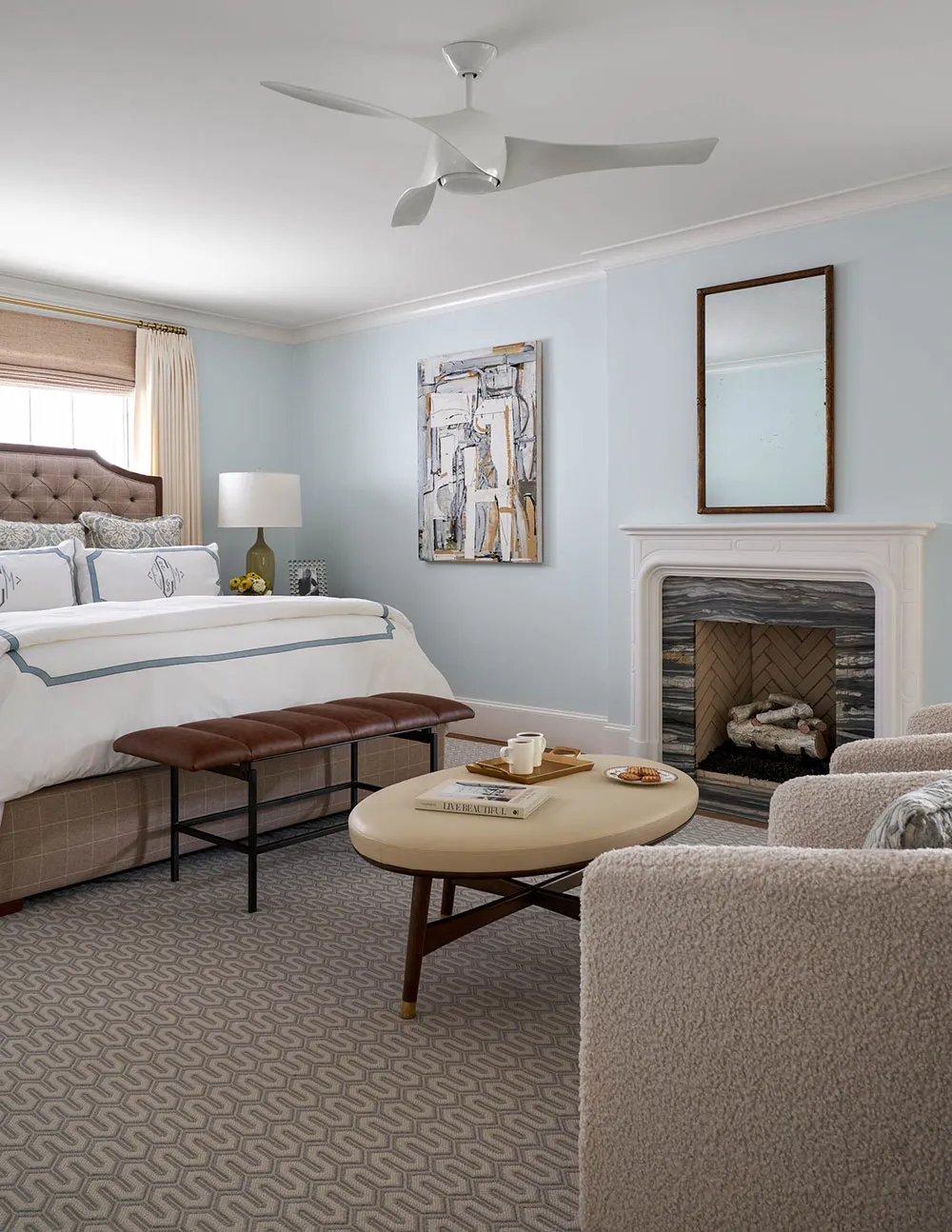 Leichte Pastelltöne und Wandpapiere in der Gestaltung eines schönen Hauses in Texas - Gallery image 14