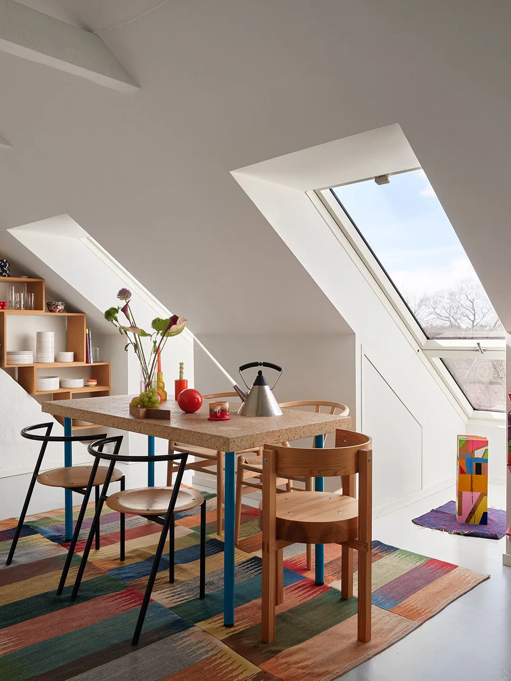 Уютная маленькая мансарда в Стокгольме с красочной мебелью (42 кв. м) - Gallery image 4
