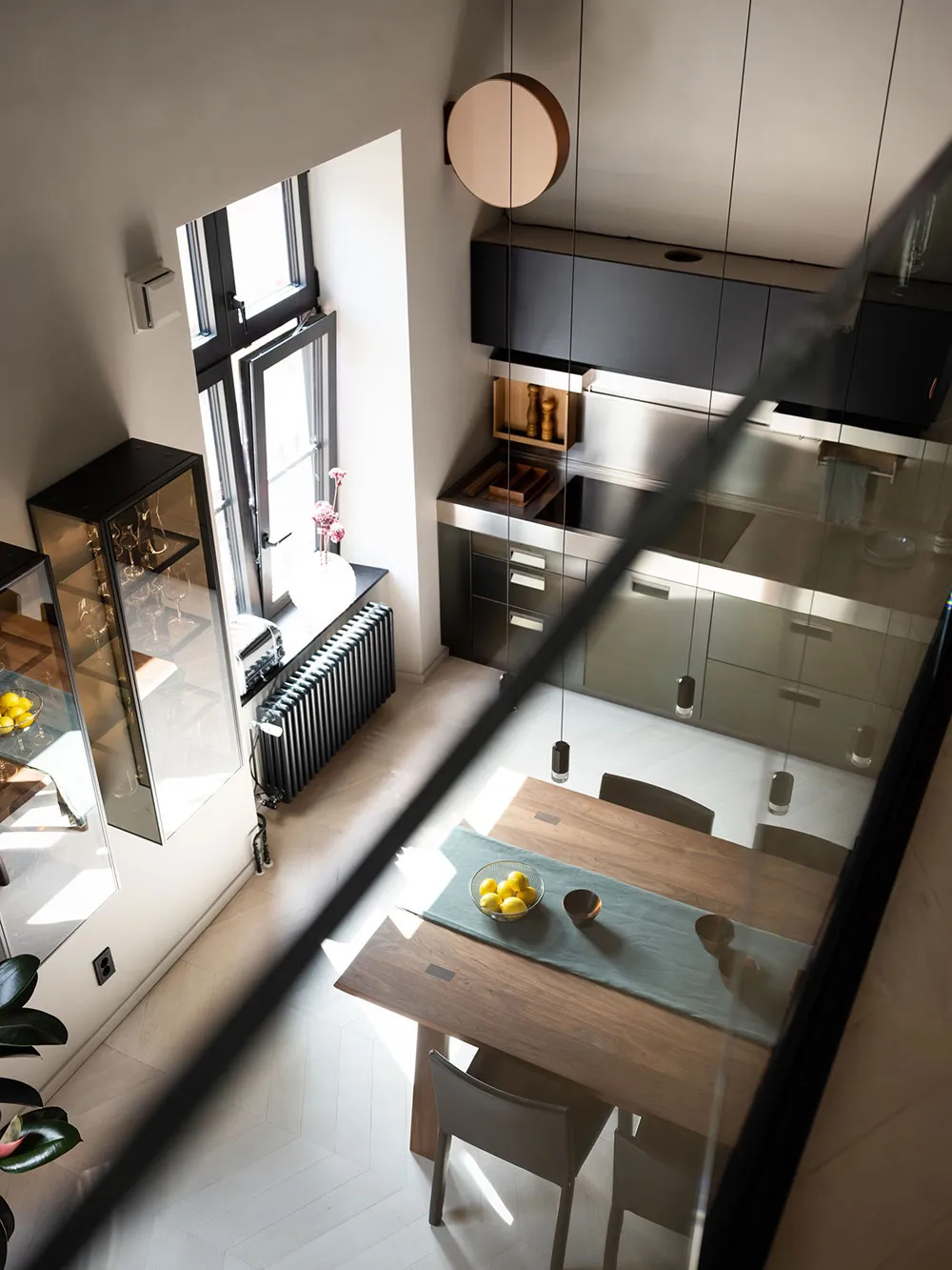 Diseño moderno y elegante de un apartamento de dos plantas en Estocolmo - Gallery image 12