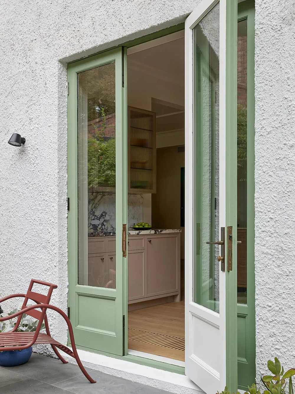 Mezcla viva de estilos y épocas en el diseño de casas en Melbourne - Gallery image 18