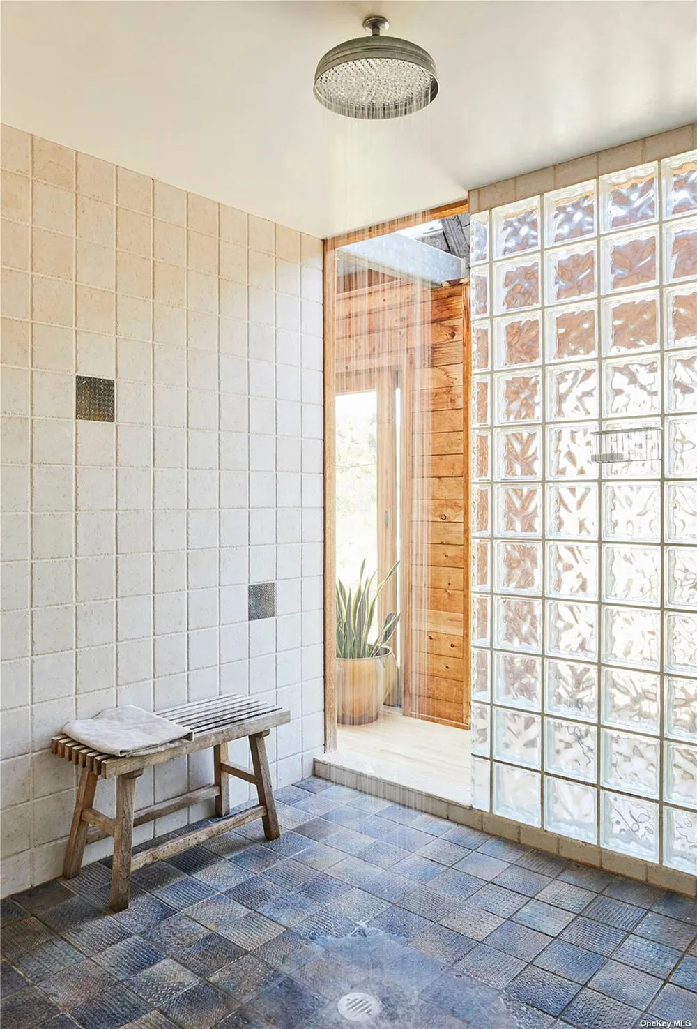 Уникальный дом в форме пирамиды на острове Файр-Айленд в штате Нью-Йорк - Gallery image 12