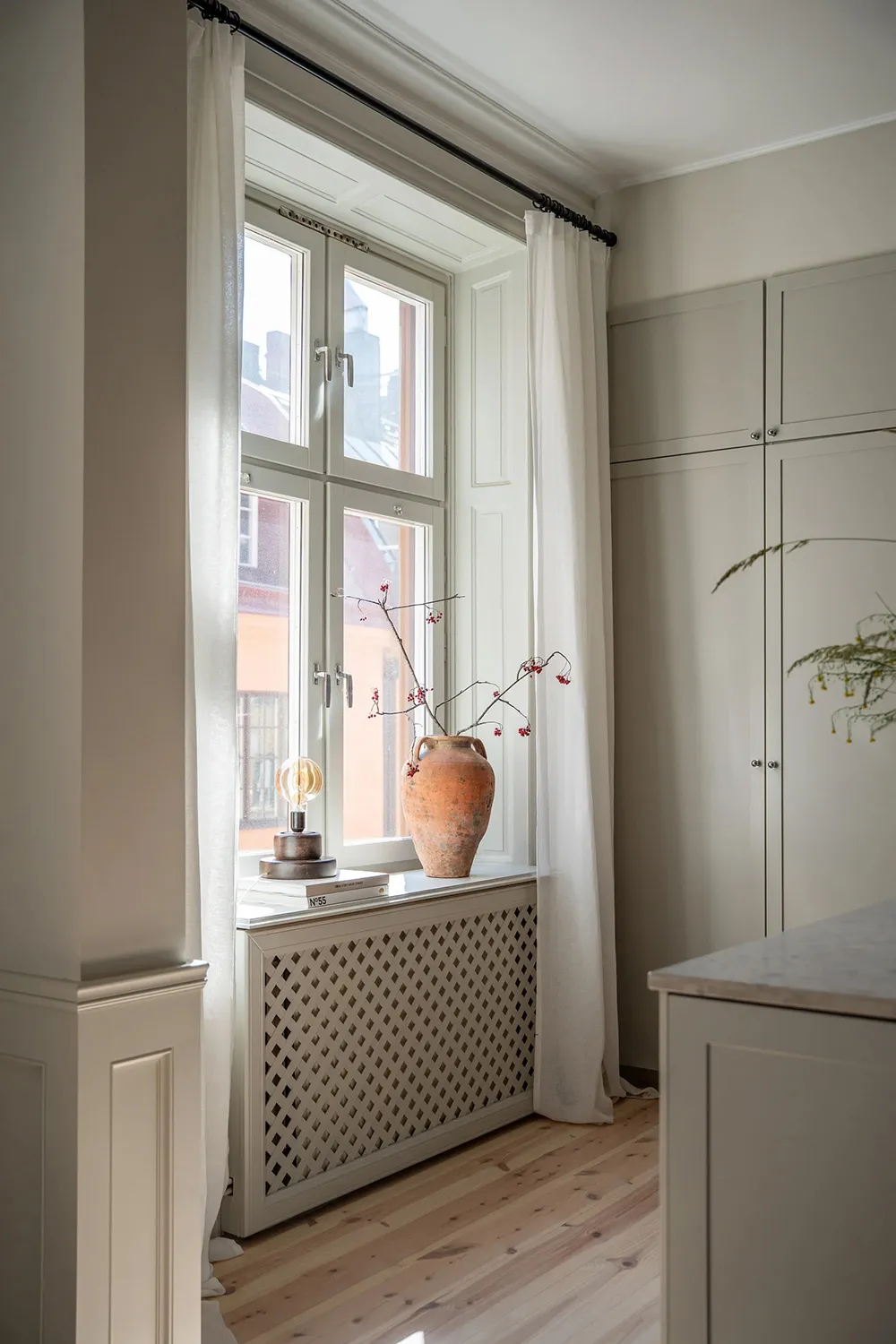 Natural Light and Soft Palette: The Quiet Beauty of Scandinavian Interior - Gallery image 8