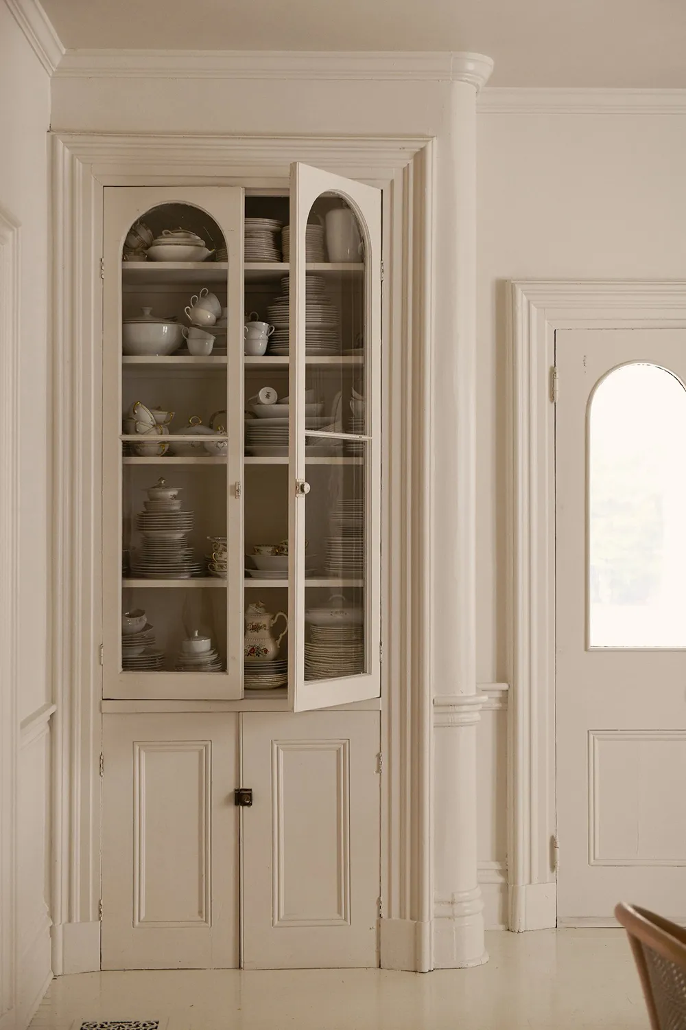Beauty of Vintage Decor and White Tones in the Design of a Historic Priest's House in the USA - 15