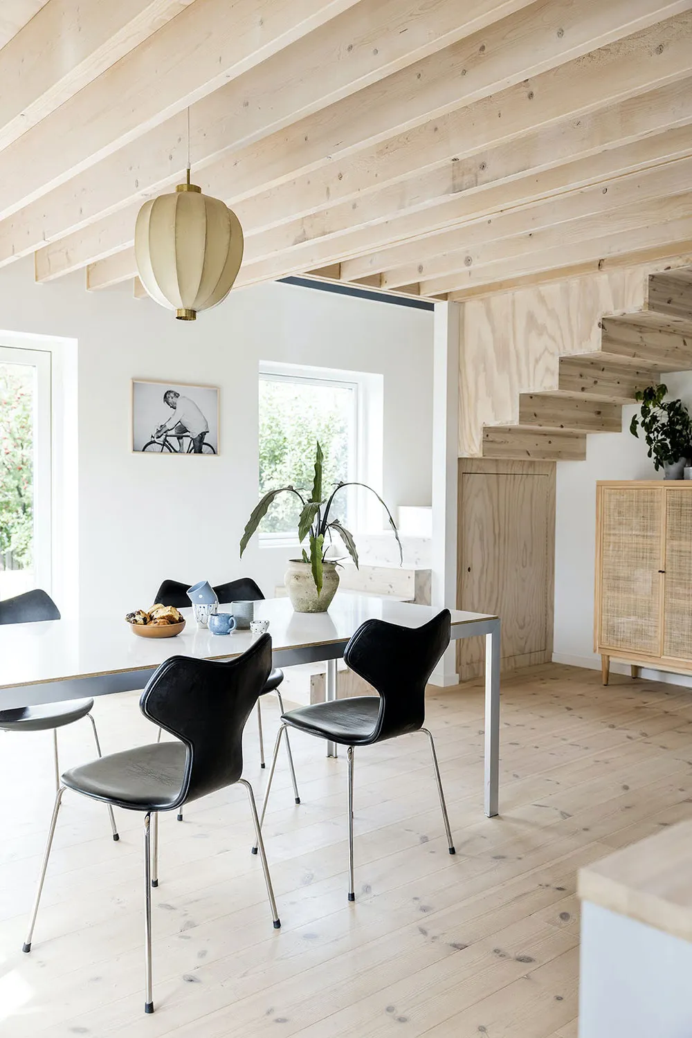 Refrescantes tonos azules en el exterior y diseño de casa en Dinamarca - Gallery image 17