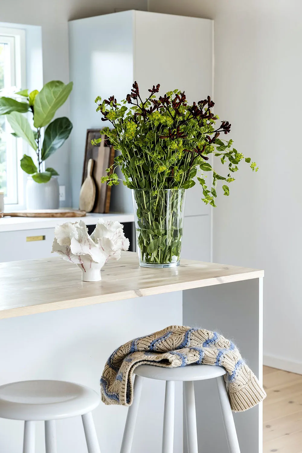 Refrescantes tonos azules en el exterior y diseño de casa en Dinamarca - Gallery image 15