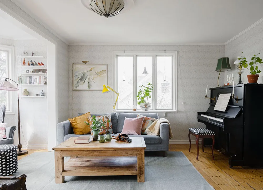 Очаровательная желтая дача с синей кухней в Швеции - Gallery image 19