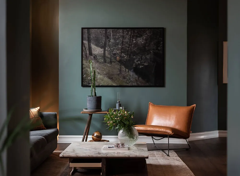 Atmospheric Gamma and Interesting Wall Decor in Swedish Apartment Design - Gallery image 6