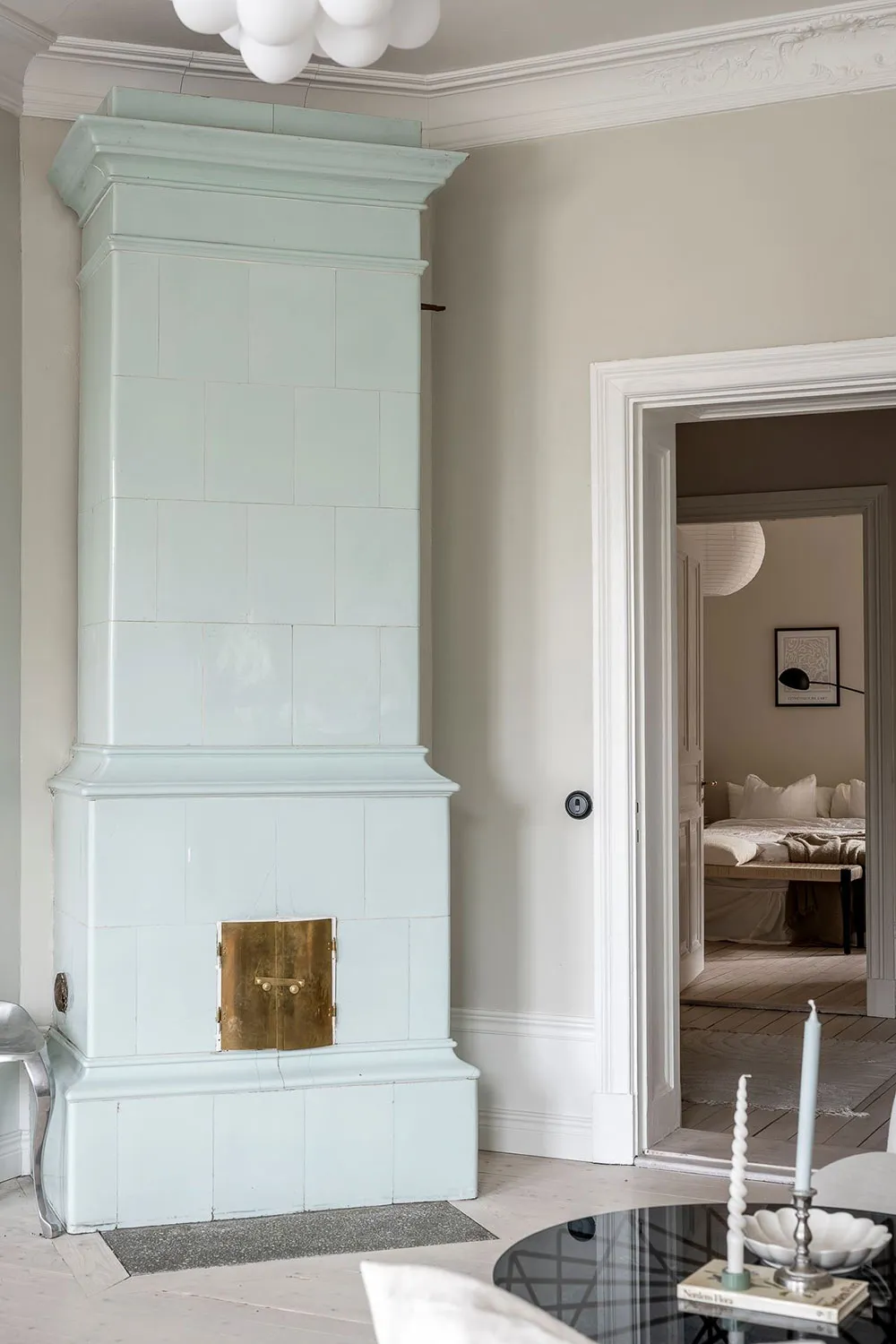 Стильная деревянная кухня и мягкая цветовая гамма: красивая квартира в Гётеборге (91 кв. м) - Gallery image 9