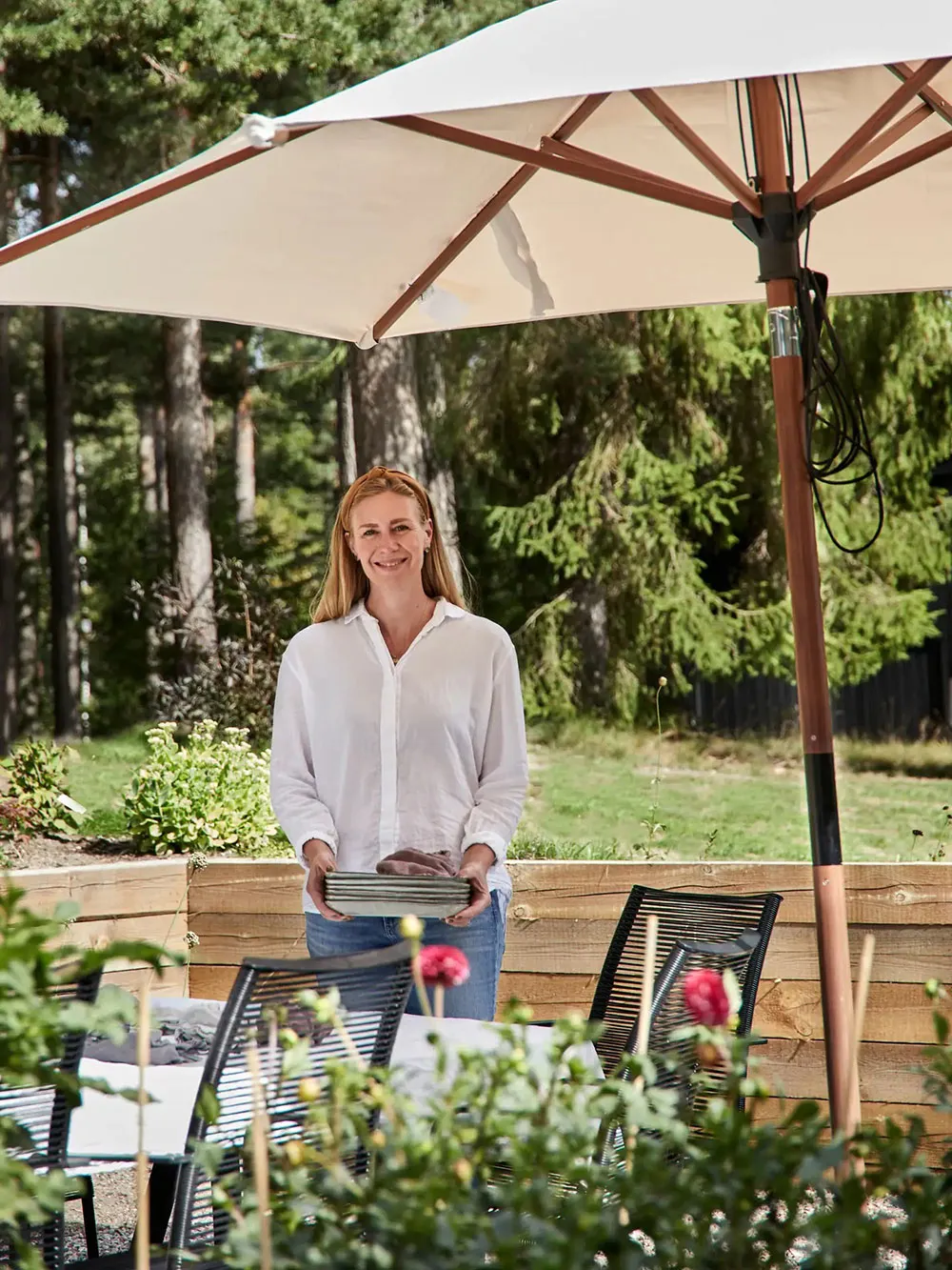 Светлая современная дача с бассейном в старом коттедже в Швеции - Gallery image 1