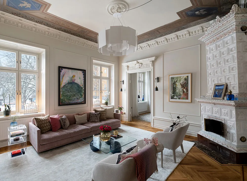 Techo pintado y ricura de molduras: la clásica moderna sueca - Gallery image 1