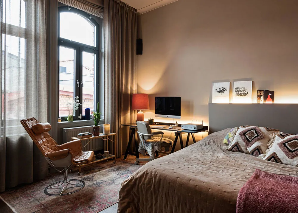 Atmospheric Gamma and Interesting Wall Decor in Swedish Apartment Design - Gallery image 18