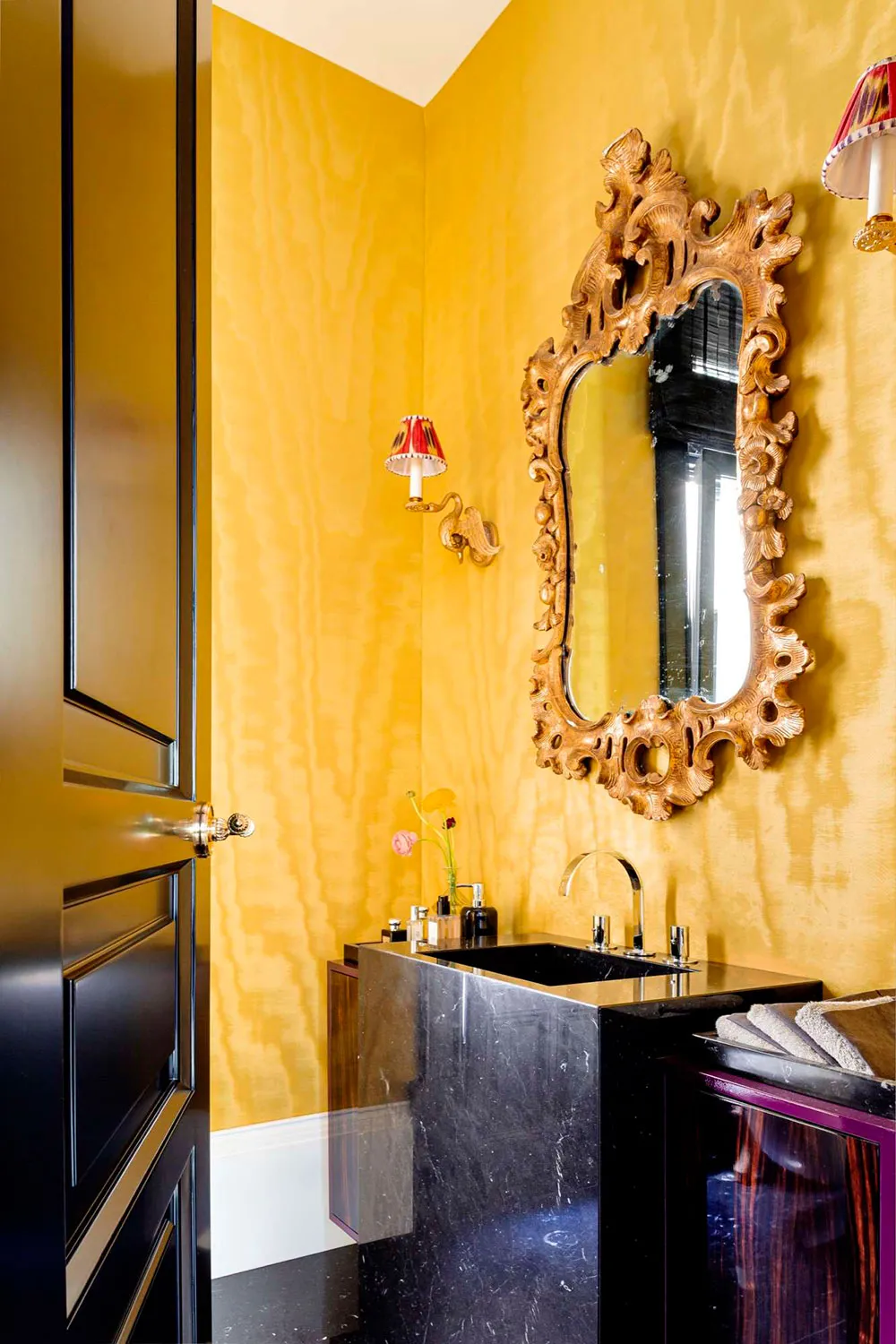 Mutiges Kunstwerk und reichhaltiger dekorativer Stil: Wohnung eines Designers in Madrid - Gallery image 7